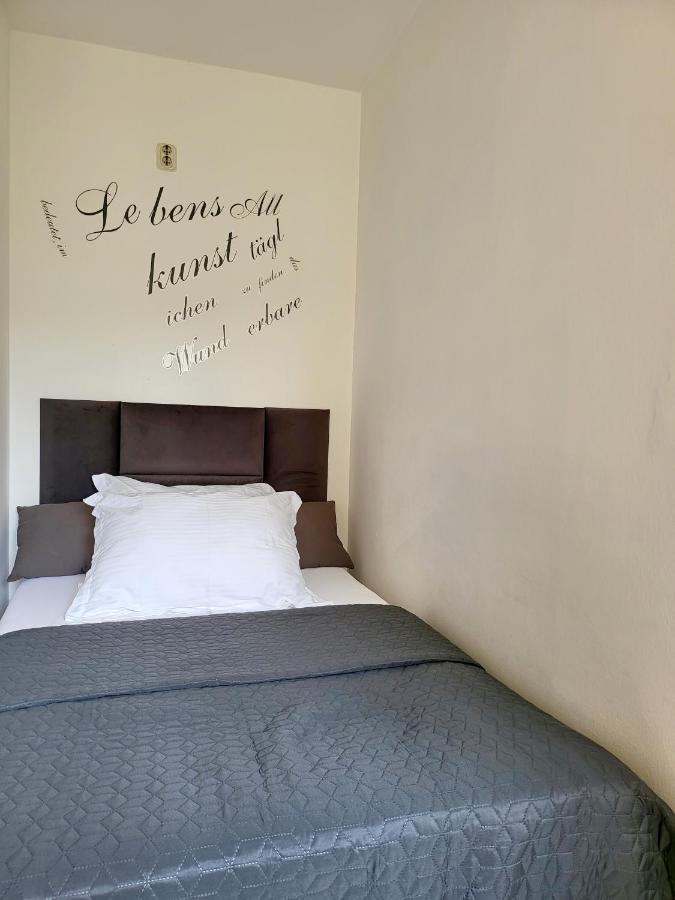 Mali Apartman U Centru Makarska Exterior foto